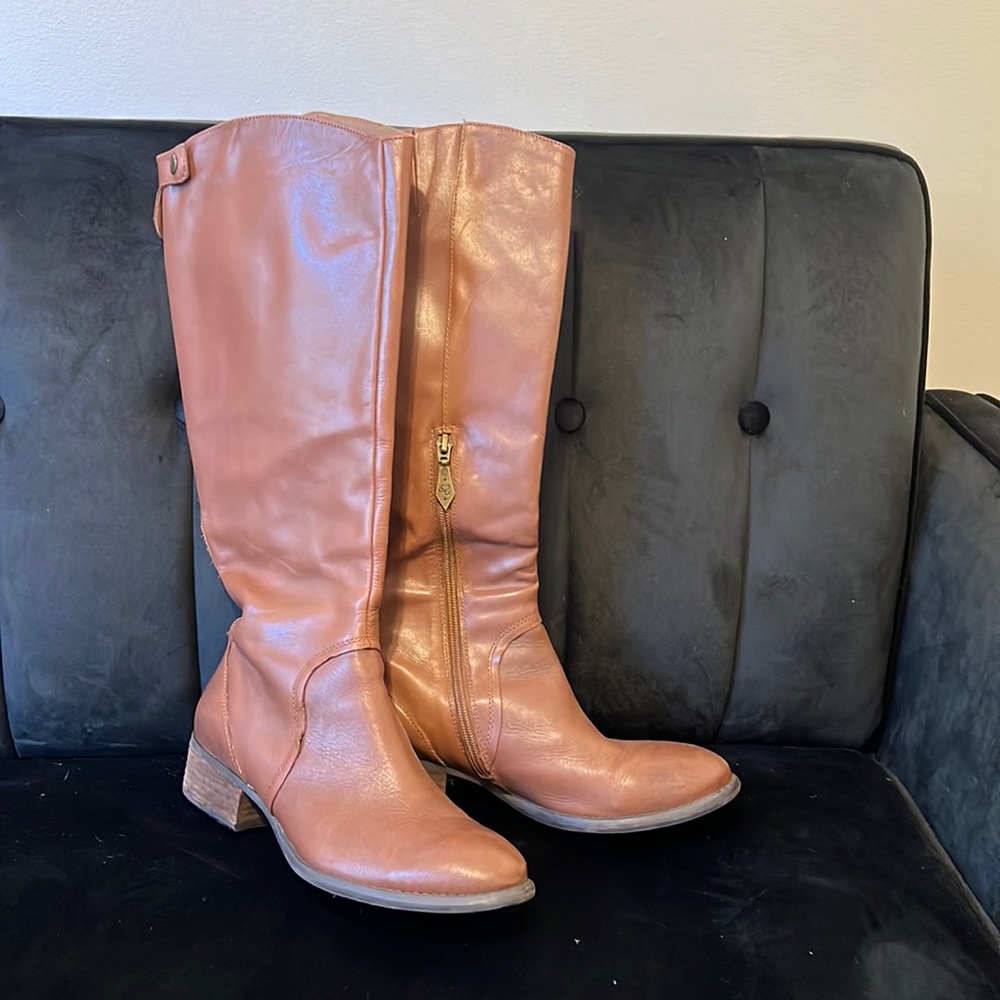 Donald Pliner boots